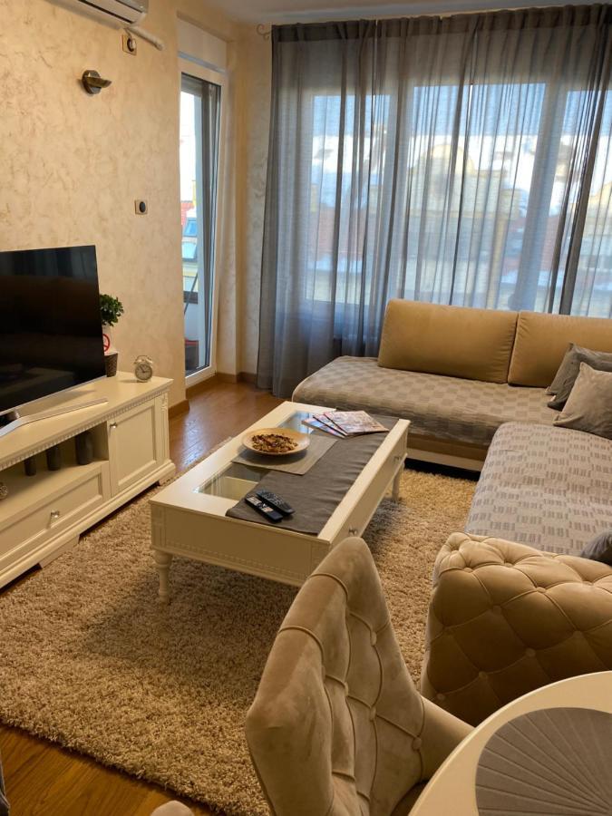 Tesla 70 Apartment With Secure Parking In The Garage نوفي ساد المظهر الخارجي الصورة