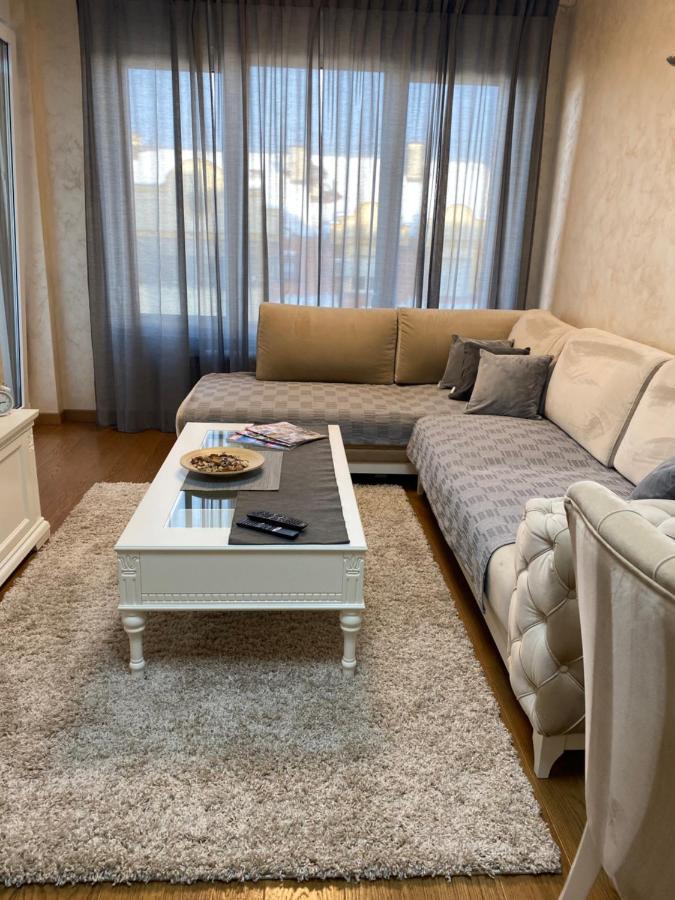 Tesla 70 Apartment With Secure Parking In The Garage نوفي ساد المظهر الخارجي الصورة